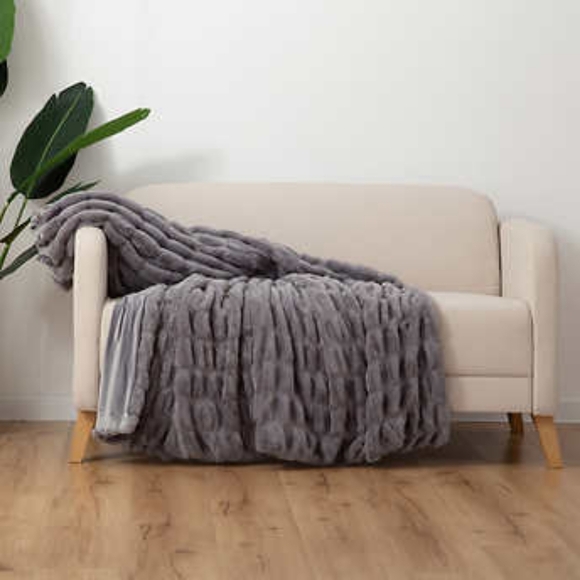 Berkshire Collection Other - Berkshire Collection Faux Fur Throw